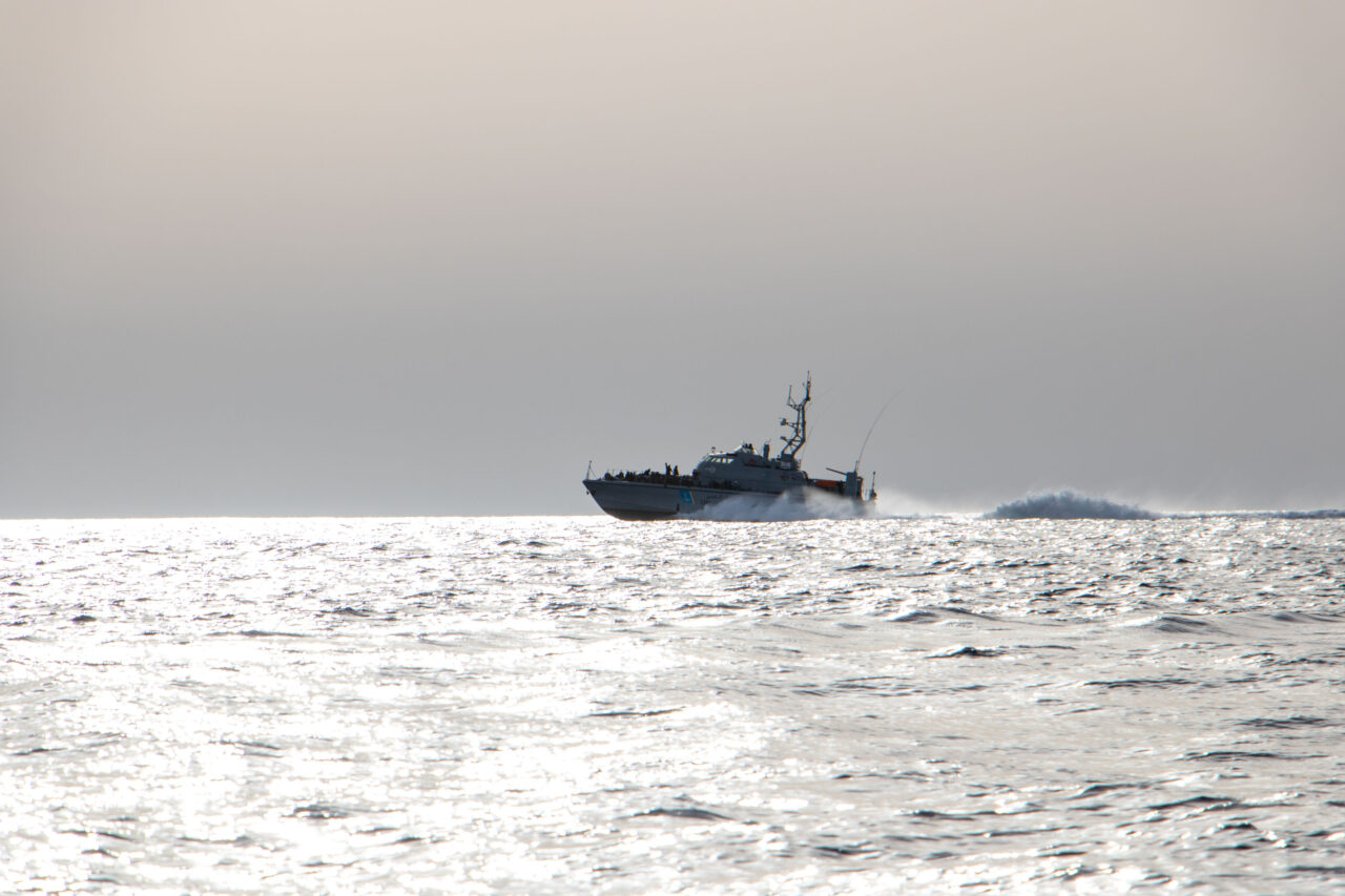 Schiff der sogenannten libyschen Küstenwache auf dem zentralen Mittelmeer